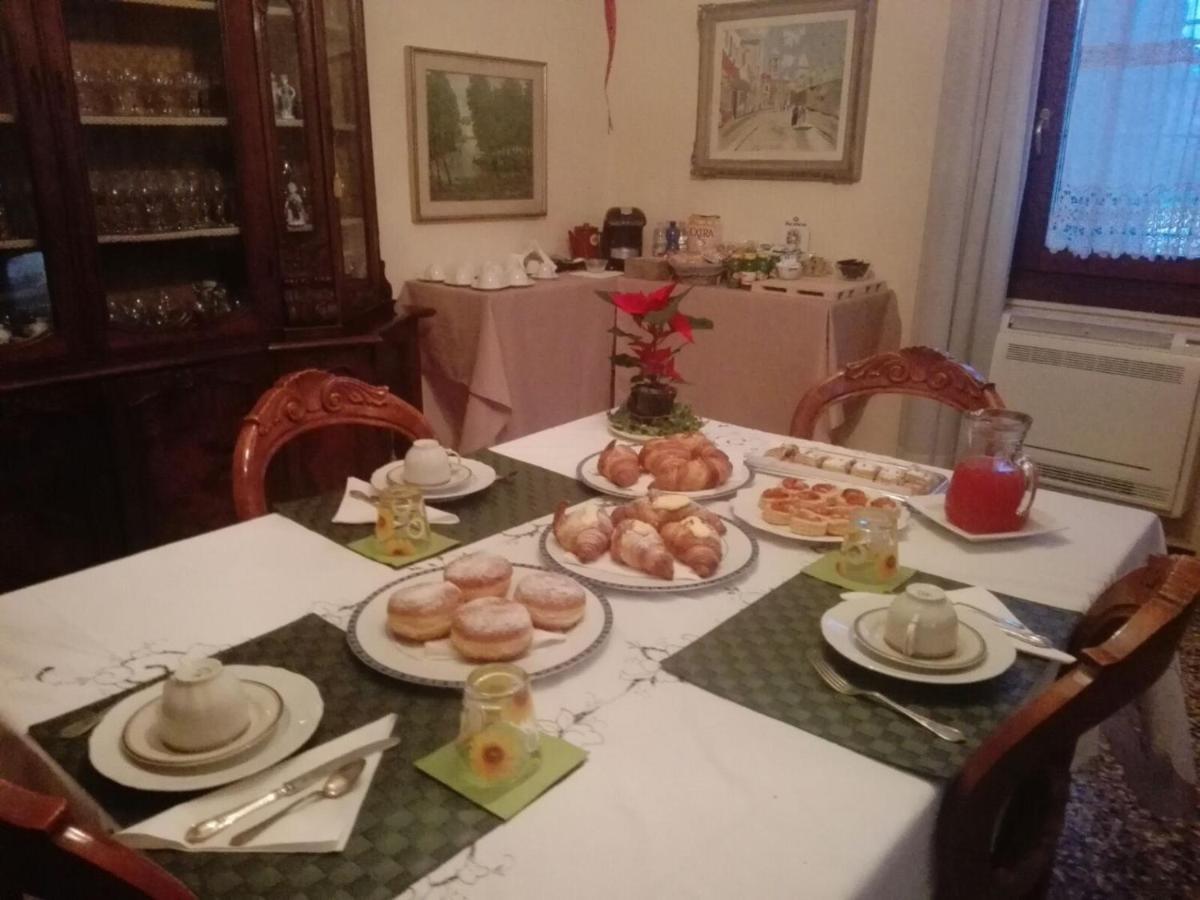 B&B Casa Manuela มานโตวา ภายนอก รูปภาพ